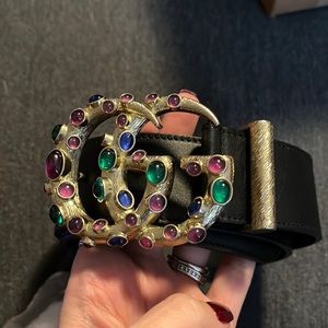 Beautiful Authentic gucci belt, size 70 has minor scratch on the belt as shown